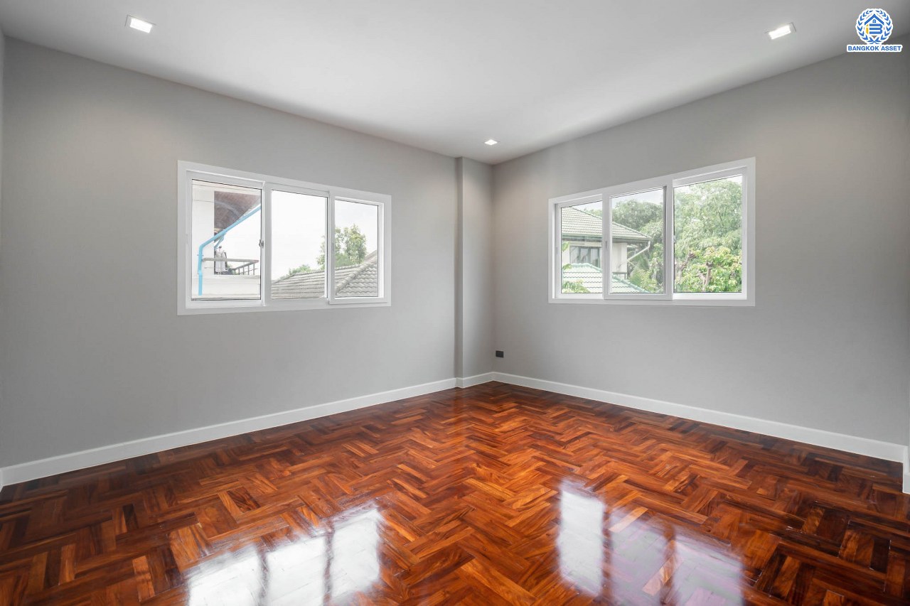 บ้านมือสองตกแต่งใหม่ ม.ศุภาลัย ออร์คิดปาร์ค1 บางแค ดีไซน์หรูหรา เนื้อที่ 117.7 ตร.ว. ฟังก์ชัน 4 ห้องนอน 4 ห้องน้ำ 1 ห้องแม่บ้าน จอดรถได้ 4 คัน บนทำเลเดินทางสะดวก เชื่อมต่อหลายเส้นทาง ใกล้เดอะมอลล์บางแค ทางด่วน "กาญจนาภิเษก" และรถไฟฟ้าสายสีน้ำเงิน "สถานีภาษีเจริญ"